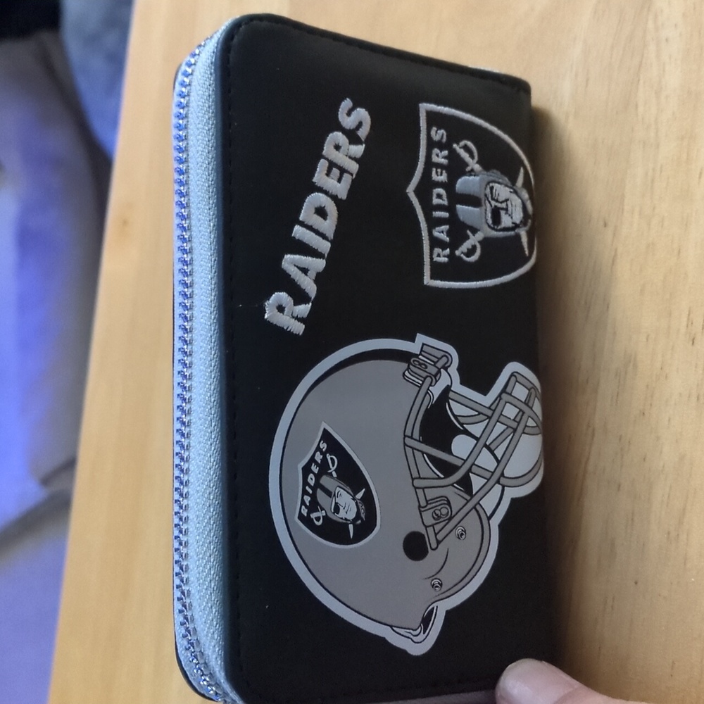 Loungefly Las Vegas Raiders Zip Around Wallet - Picture 4 of 4